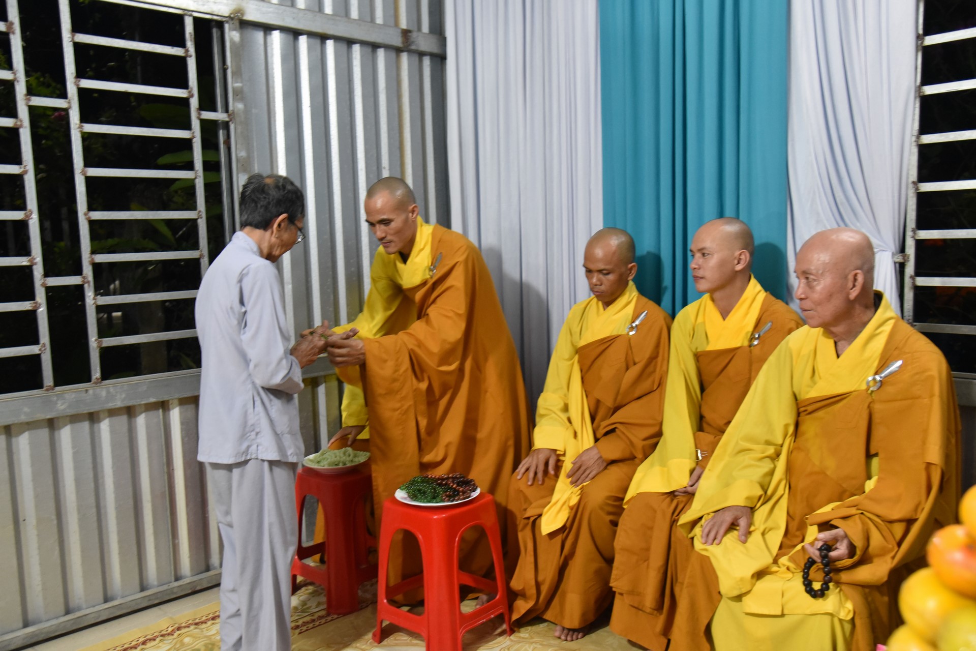 Chanting sutra, releasing creatures to pray for peace in Tan Thanh, Long An by the Charity Board